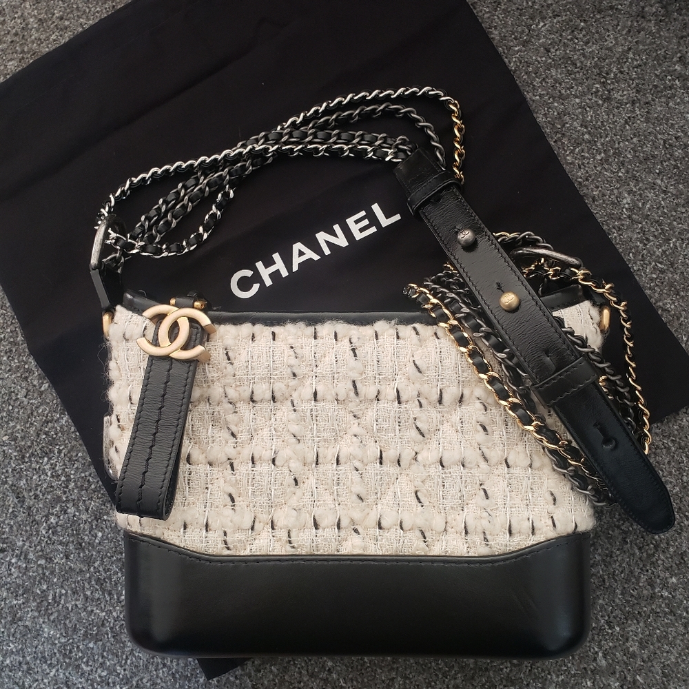 FINAL WEEKEND!NWOT Authentic Chanel Ivory Tweed & Black Calfskin Small Gabrielle - Picture 1 of 12
